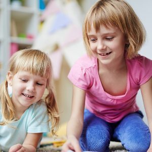 girls-in-kindergarten-K4XRK2K-1-qd8tacng3fj6hkv65xdaz3je0xg0lih2wi4k2s96t4